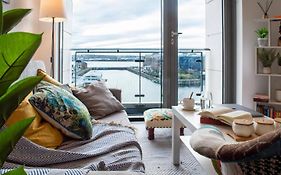 Stunning Mersey View Flat W Parking In Liverpool