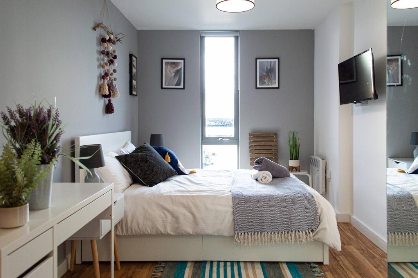 Stunning Mersey View Flat W Parking In Liverpool Exterior photo