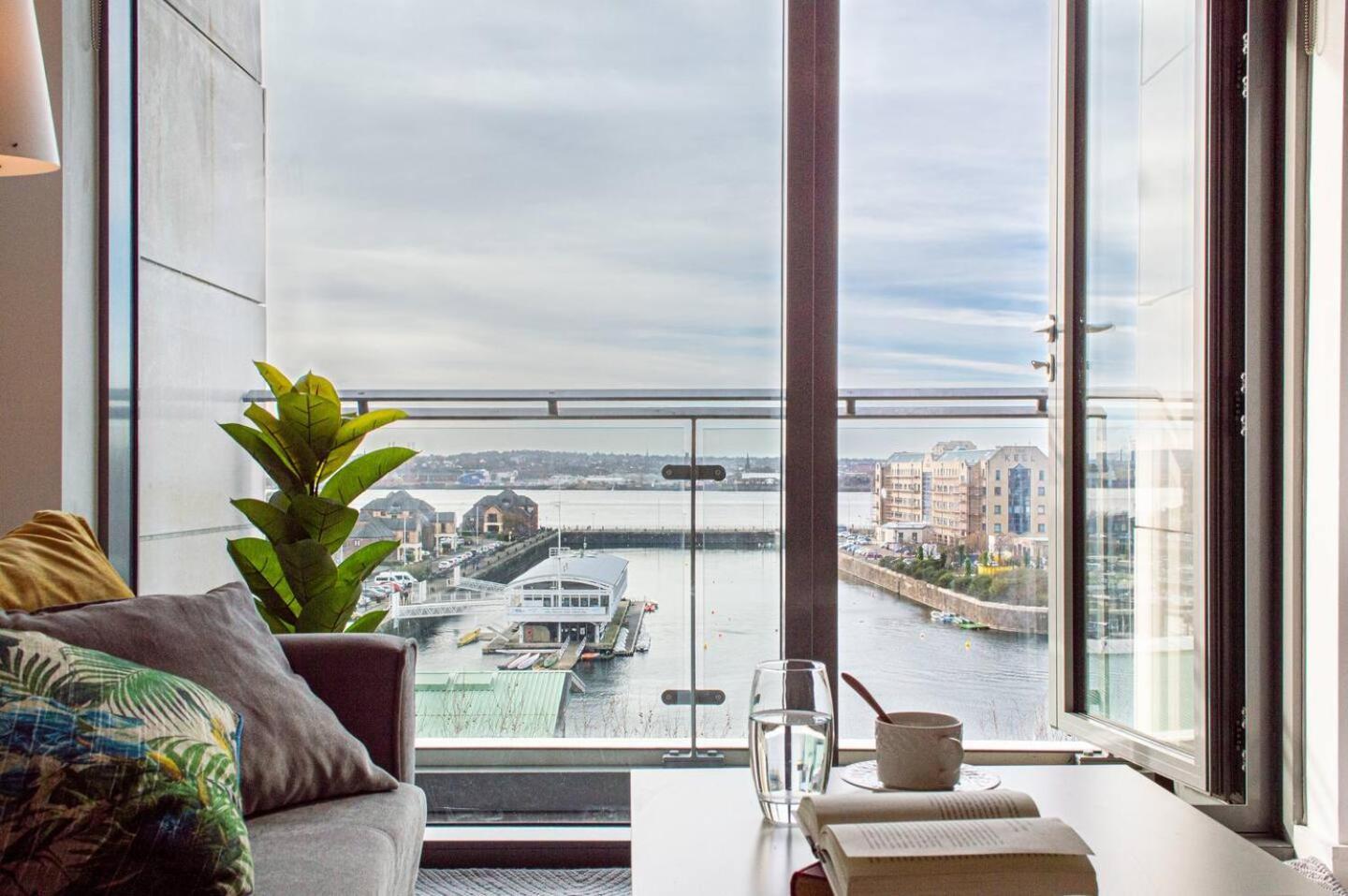 Stunning Mersey View Flat W Parking In Liverpool Exterior photo